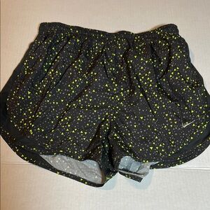 Nike Black and Green Athletic Shorts Lightweight Moisture-Wicking